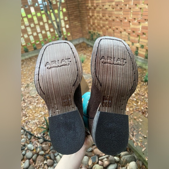 Kids Ariat Boots size 9 - Picture 6 of 7